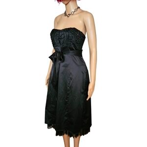 ✨️NWOT Gorgeous Strapless Cocktail Dress with Lace Detailing